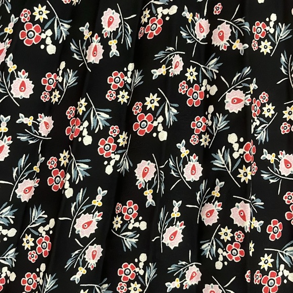 NWT Max Studio Skirt with Floral Print - Picture 2 of 4